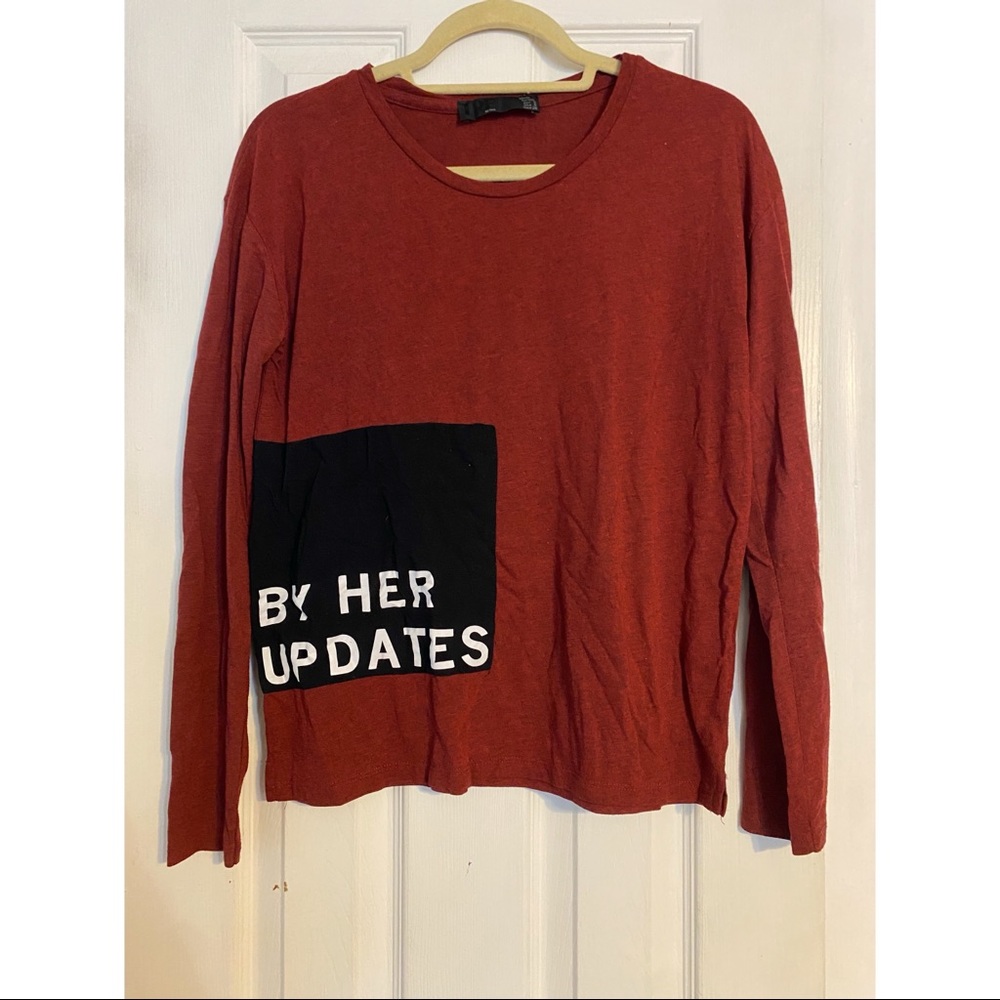 “Never Judge A Girl By Her Updates” Tee | Size S